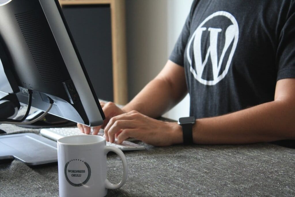Wordpress plugins to make website seo friendly