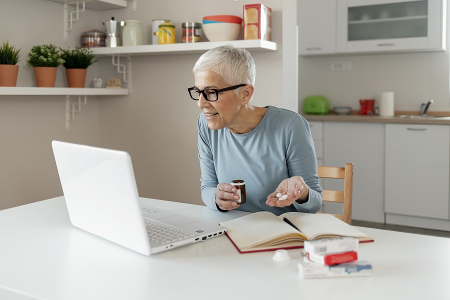 elderly woman looking at the screen seo for pharmaceutical website